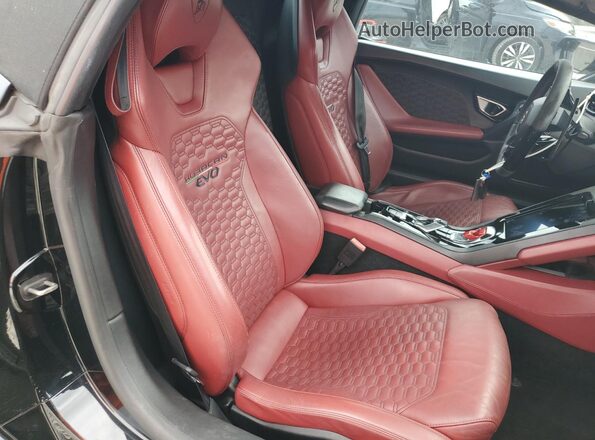 ZHWUT5ZF6MLA16165 2021 LAMBORGHINI HURACAN Черный Вид задних сидений