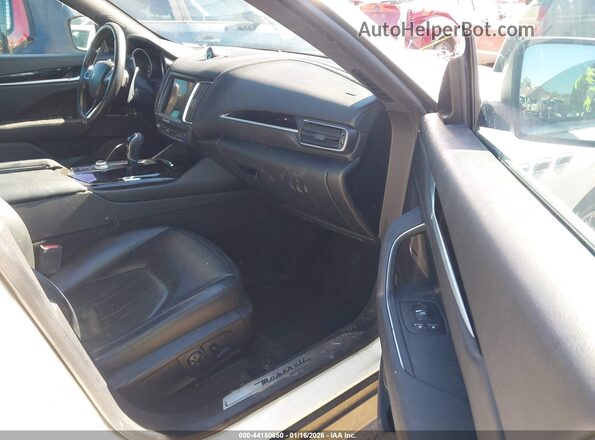 ZN661XUS3HX217524 2017 MASERATI LEVANTE White Front interior view