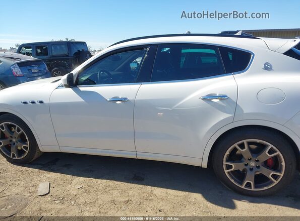 ZN661XUS3HX217524 2017 MASERATI LEVANTE White 360 interior view