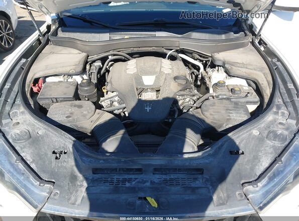 ZN661XUS3HX217524 2017 MASERATI LEVANTE White Rear view