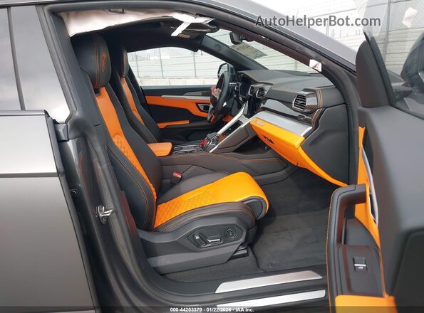 ZPBUA1ZLXMLA15796 2021 LAMBORGHINI URUS Gray Front interior view