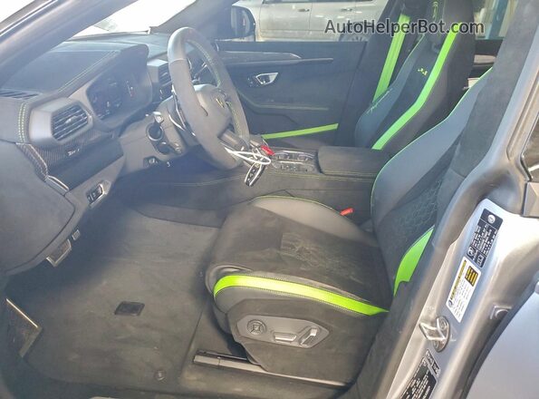 ZPBUC3ZLXRLA35527 2024 LAMBORGHINI URUS Серебряный Вид салона спереди