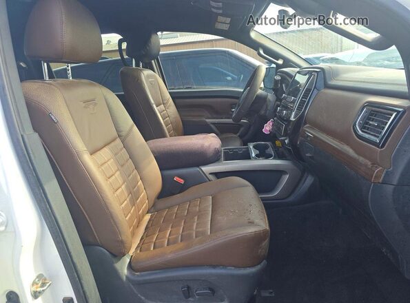 1N6AA1ED7PN102067 2023 NISSAN TITAN White Widok z tyłu