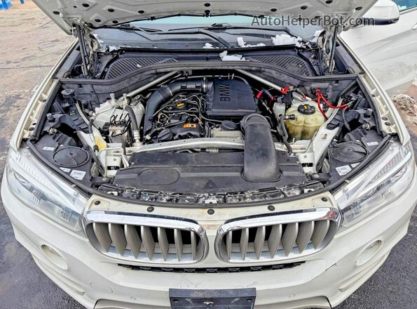 5UXKR0C52J0Y02782 2018 BMW X5 White 
