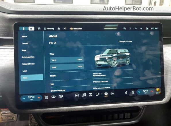 7PDSGCBA7TN076309 2026 RIVIAN R1S Black Հետևի նստատեղերի տեսք
