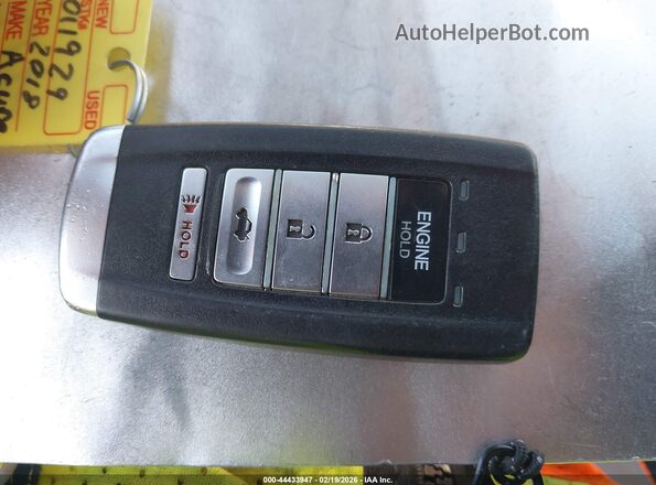 19UUB2F72JA011929 2018 ACURA TLX Белый Вид панели приборов