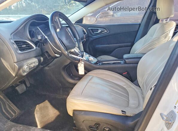 1C3CCCAB6GN103527 2016 CHRYSLER 200 Белый Вид салона спереди