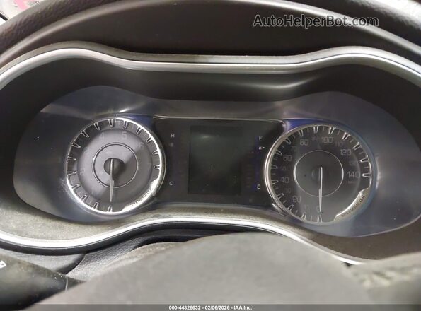 1C3CCCFB5HN508241 2017 CHRYSLER 200 Бордовый Вид задних сидений