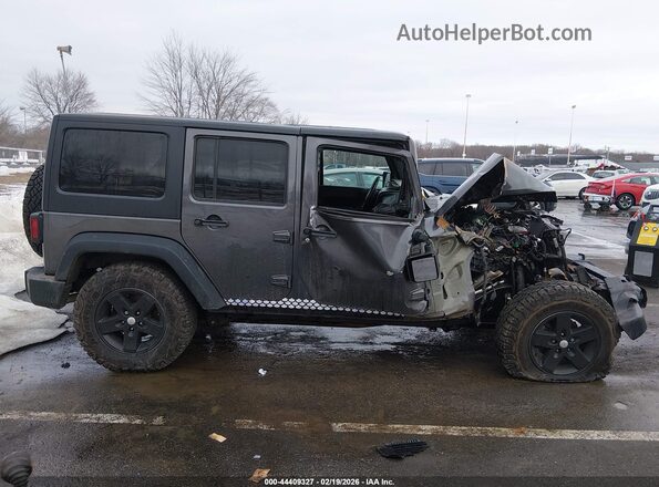 1C4BJWDG2HL729546 2017 JEEP WRANGLER UNLIMITED Gray Rear interior view