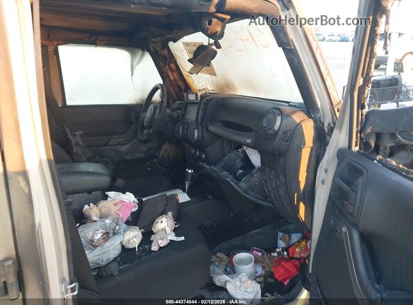 1C4BJWDG8GL316349 2016 JEEP WRANGLER UNLIMITED Tan Widok wnętrza z przodu