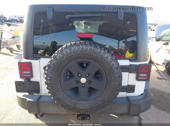 1C4BJWDG9GL196948 2016 JEEP WRANGLER UNLIMITED White 