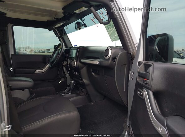 1C4HJWEG9GL111227 2016 JEEP WRANGLER UNLIMITED Gray Widok wnętrza z przodu
