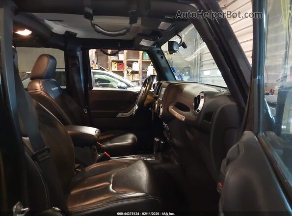 1C4HJWFGXGL320670 2016 JEEP WRANGLER UNLIMITED Черный Вид салона спереди