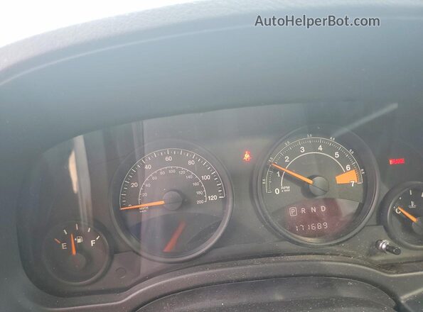 1C4NJCBB2GD726979 2016 JEEP COMPASS Белый Вид щитка приборов