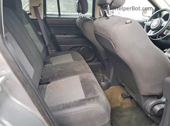 1C4NJDBB3GD778319 2016 JEEP COMPASS Silver უკანა სავარძლების ხედი