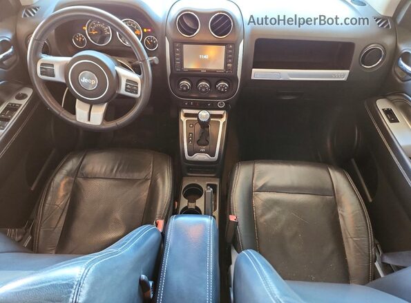 1C4NJDEBXGD764669 2016 JEEP COMPASS Gray Widok deski rozdzielczej