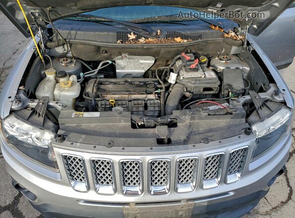 1C4NJDEBXHD107565 2017 JEEP COMPASS Silver 