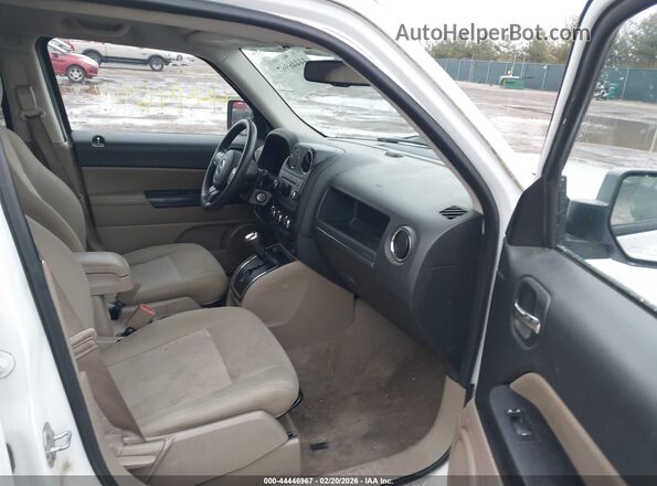 1C4NJPBA5GD688629 2016 JEEP PATRIOT White Вид салону спереду
