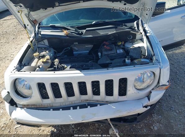 1C4NJPBA8HD119386 2017 JEEP PATRIOT White Rear view
