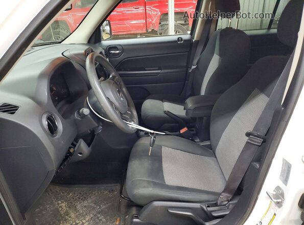 1C4NJRBB3HD212577 2017 JEEP PATRIOT Белый Вид салона спереди