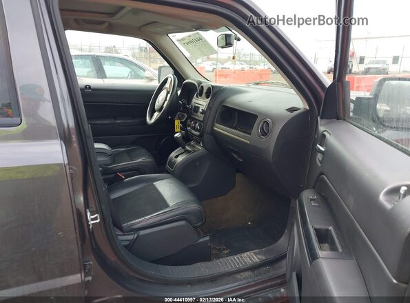1C4NJRBB4HD159419 2017 JEEP PATRIOT Gray Вид салону спереду