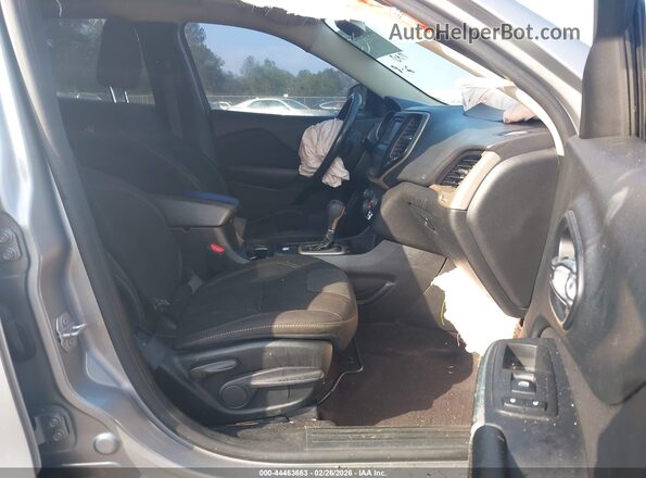 1C4PJLCB3HW522771 2017 JEEP CHEROKEE Silver Vista interior delantera