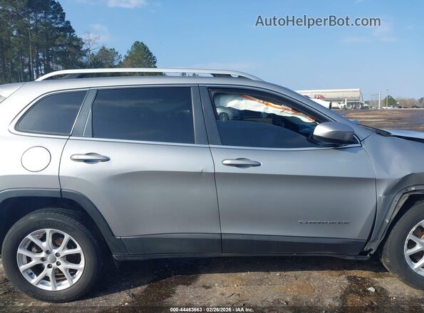 1C4PJLCB3HW522771 2017 JEEP CHEROKEE Silver Vista interior trasera