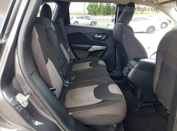 1C4PJLCB5JD615390 2018 JEEP CHEROKEE Черный Вид задней части салона