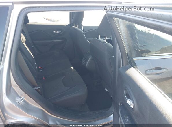 1C4PJLCBXKD341007 2019 JEEP CHEROKEE Silver VIN կոդի պիտակի տեսք