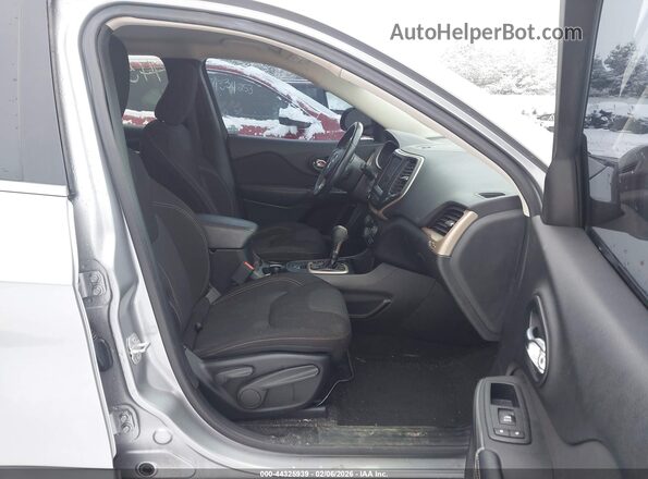 1C4PJLCSXHW549014 2017 JEEP CHEROKEE Золотой Вид салона спереди