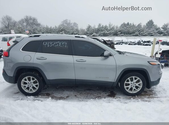 1C4PJLCSXHW549014 2017 JEEP CHEROKEE Золотой Вид задней части салона