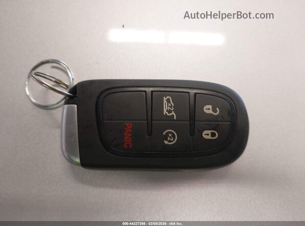 1C4PJLDB5KD111793 2019 JEEP CHEROKEE Gray Widok deski rozdzielczej