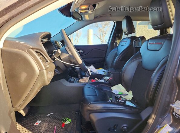 1C4PJMBN3PD104982 2023 JEEP CHEROKEE Серый Вид салона спереди