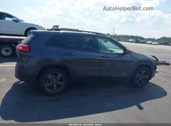 1C4PJMCB5HW565420 2017 JEEP CHEROKEE Gray Вид задньої частини салону