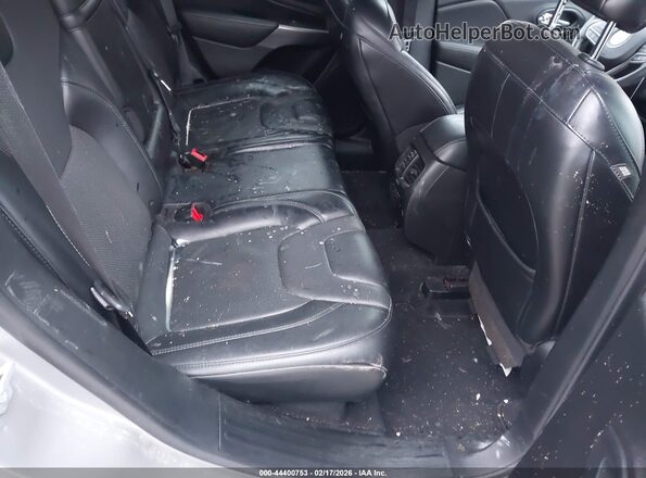 1C4PJMDX1KD355491 2019 JEEP CHEROKEE Silver Widok naklejki z numerem VIN