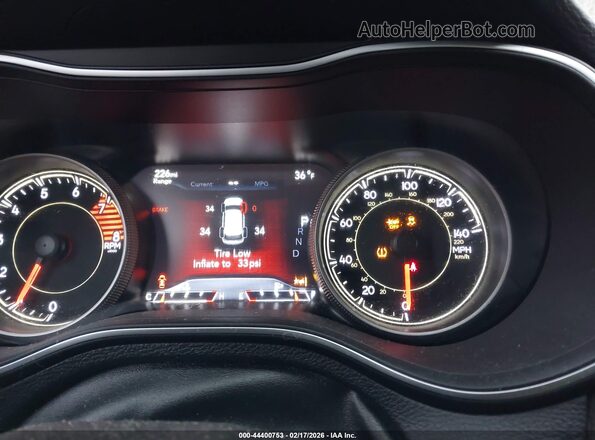 1C4PJMDX1KD355491 2019 JEEP CHEROKEE Silver Widok tylnych siedzeń
