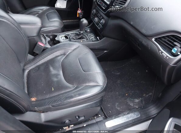 1C4PJMDX1KD355491 2019 JEEP CHEROKEE Silver Widok wnętrza z przodu