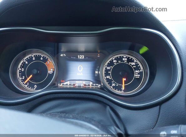 1C4PJMDX8KD257638 2019 JEEP CHEROKEE Gray Widok tylnych siedzeń