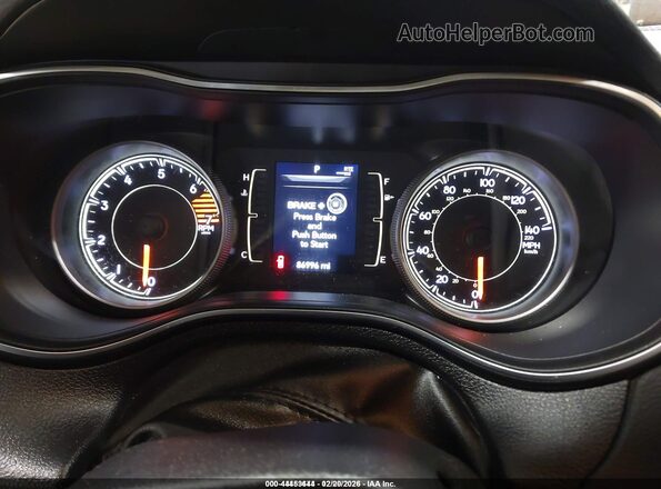 1C4PJMLB8KD438096 2019 JEEP CHEROKEE White Widok tylnych siedzeń