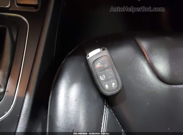 1C4PJMLB8KD438096 2019 JEEP CHEROKEE White Widok deski rozdzielczej