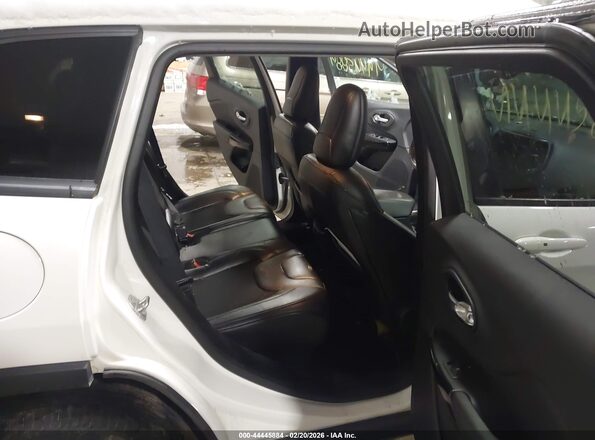 1C4PJMLNXKD336602 2019 JEEP CHEROKEE White 