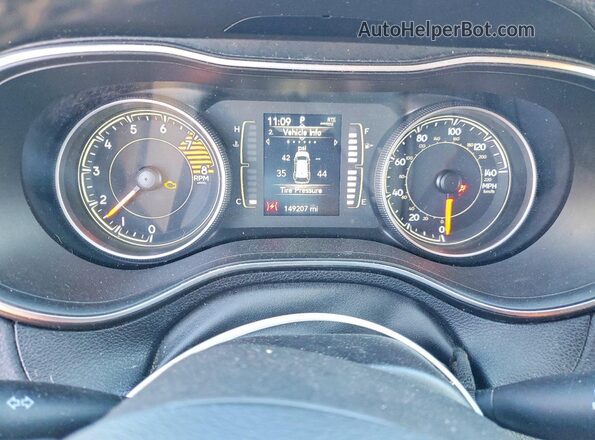1C4PJMLX1KD124253 2019 JEEP CHEROKEE Red Вид щитка приладів