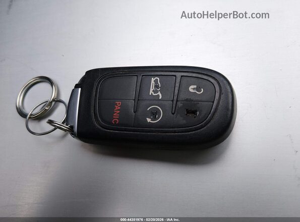1C4PJMLX4KD231927 2019 JEEP CHEROKEE Белый Вид панели приборов