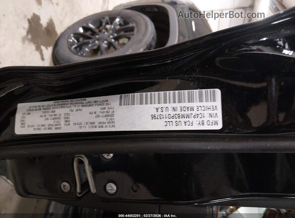 1C4PJMMB3PD113796 2023 JEEP CHEROKEE Black Շարժիչի բաժամունքի տեսք