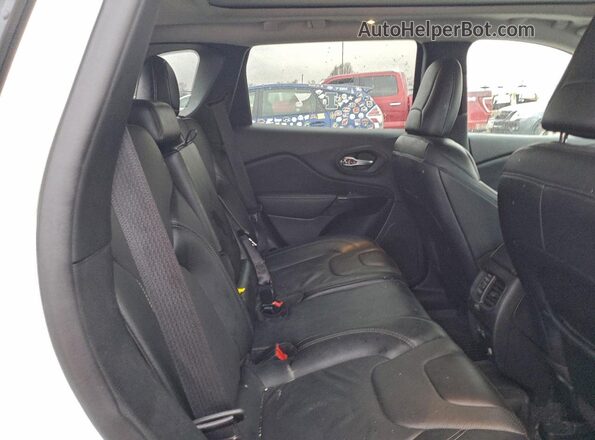 1C4PJMMB6PD107460 2023 JEEP CHEROKEE White უკანა სავარძლების ხედი