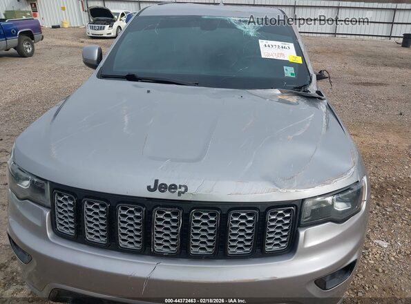 1C4RJEAG4HC869031 2017 JEEP GRAND CHEROKEE Silver Սարքավորումների վահանակի տեսք