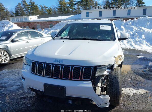 1C4RJFAGXHC844379 2017 JEEP GRAND CHEROKEE White Widok deski rozdzielczej