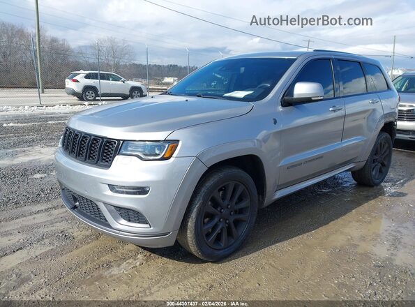 1C4RJFCT8JC403074 2018 JEEP GRAND CHEROKEE Серебряный Передняя левая четверть