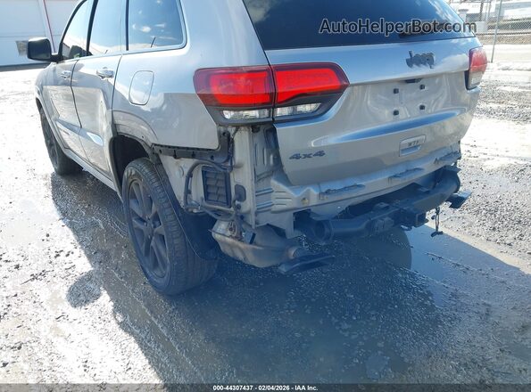 1C4RJFCT8JC403074 2018 JEEP GRAND CHEROKEE Серебряный Вид спереди