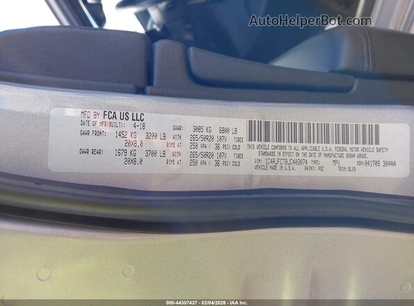 1C4RJFCT8JC403074 2018 JEEP GRAND CHEROKEE Серебряный Вид подкапотного пространства